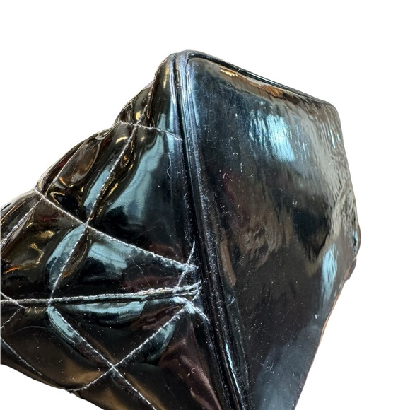 CHANEL Balck Quilted Patent Leather Tote - Picture 9 of 13